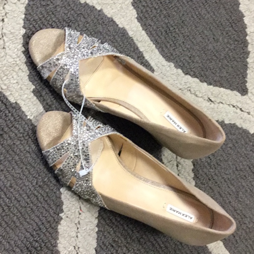 Shoes - Picture 4 of 4